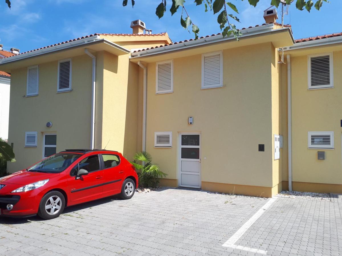 Apartment Betty Malinska Exterior foto