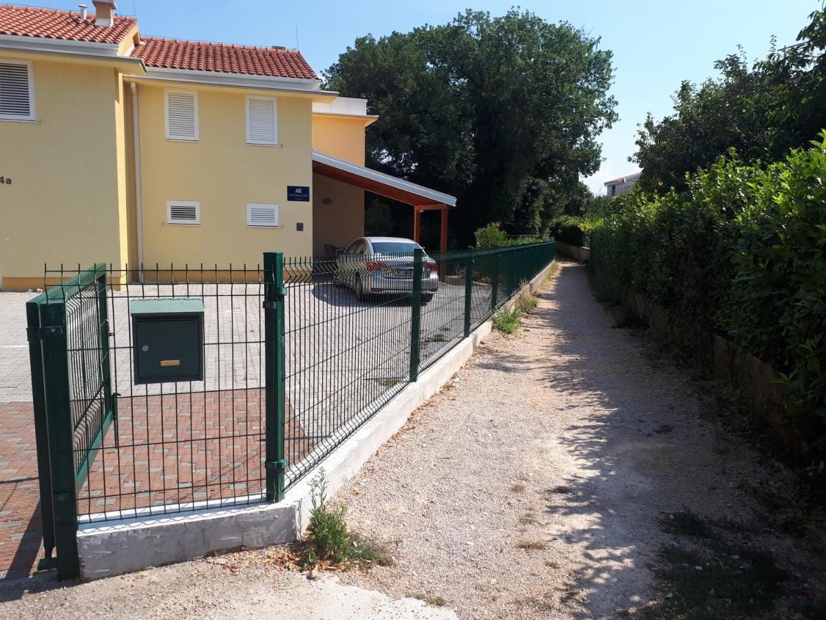 Apartment Betty Malinska Exterior foto